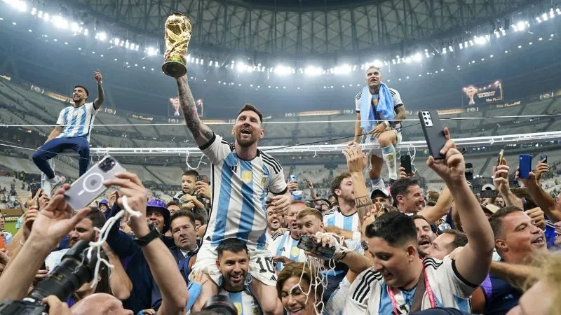 Cuộc tranh tài ngôi vô địch World Cup diễn ra quyết liệt