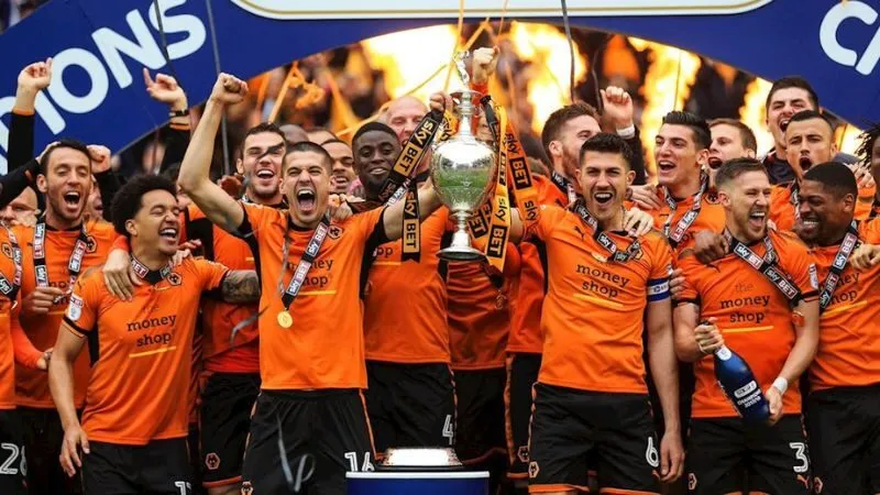 Giải đấu bóng đá Hạng Nhất Anh tranh ngôi vương kịch tính